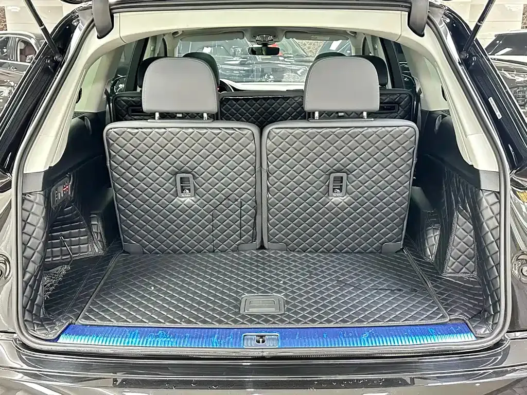 Audi Q7 — фото 10