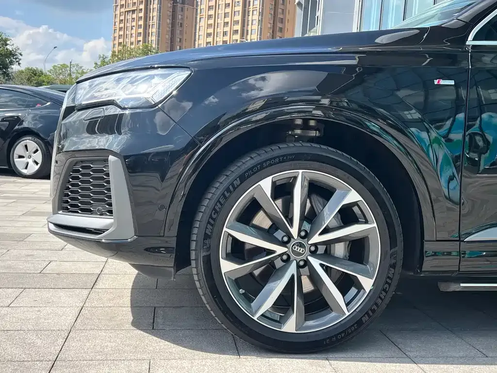 Audi Q7 — фото 7