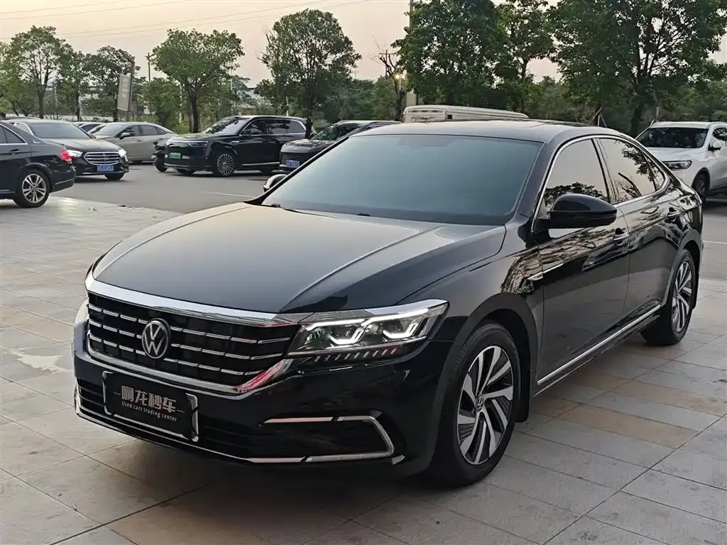 Volkswagen Passat PHEV — фото 1