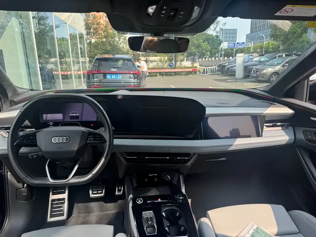 Audi Q6L e-tron — фото 2
