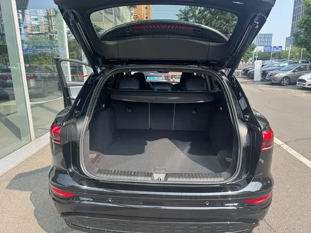 Audi Q6L e-tron — фото 7
