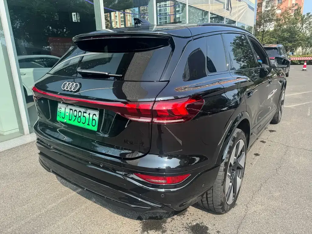 Audi Q6L e-tron — фото 8