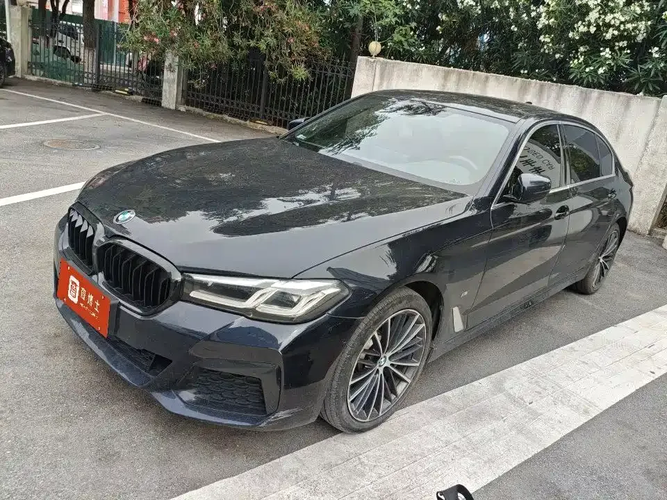 BMW 5 Series — фото 1