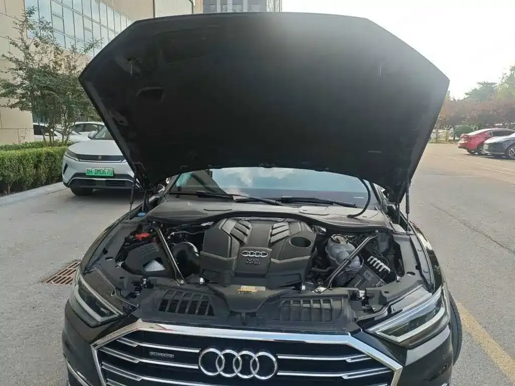 Audi A8 — фото 6