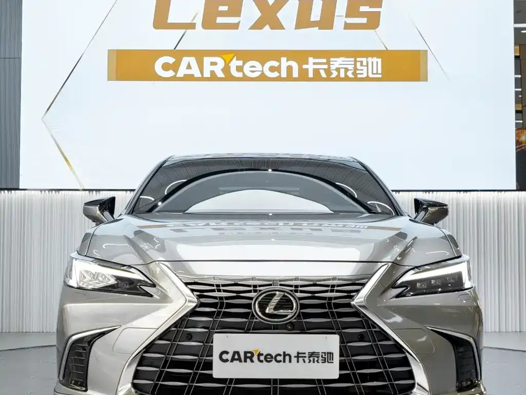 Lexus ES — фото 1