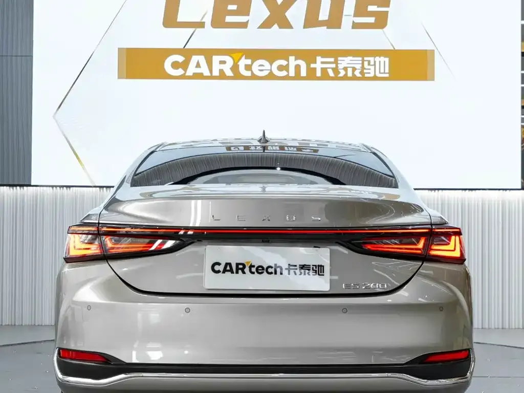 Lexus ES — фото 7