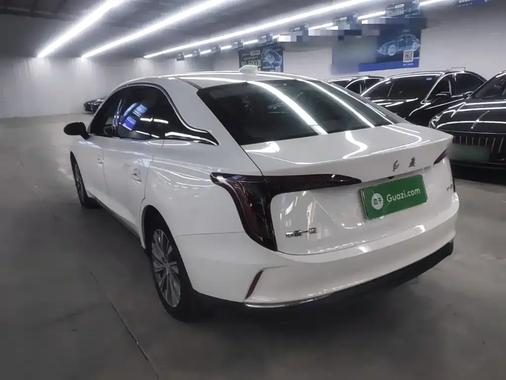 Hongqi E-QM5 — фото 3