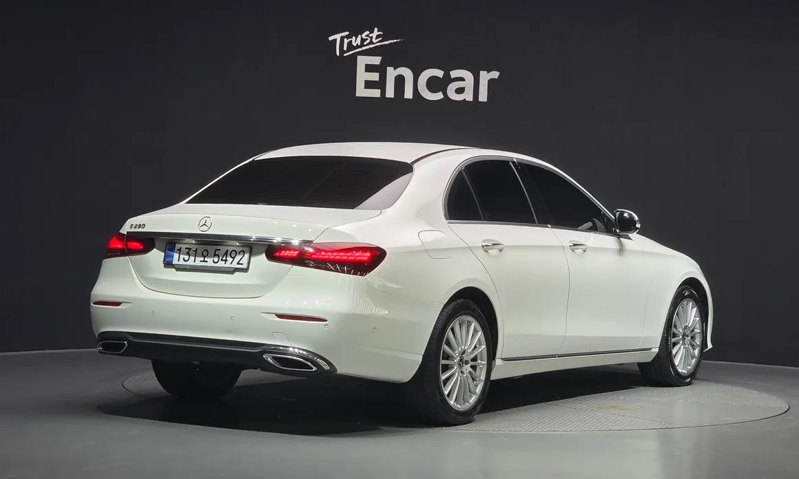 Mercedes-Benz E-Class — фото 2
