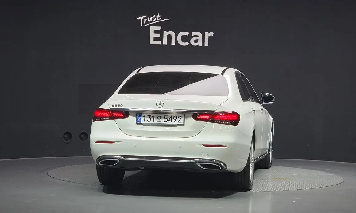 Mercedes-Benz E-Class — фото 10