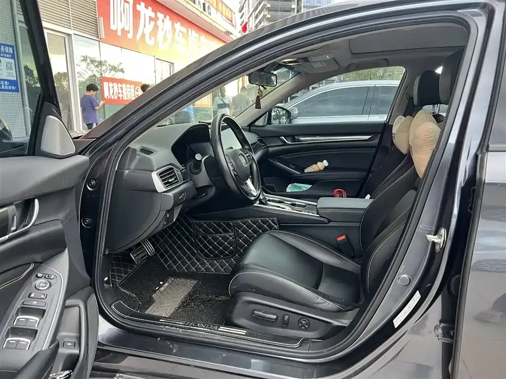 Honda Accord — фото 8