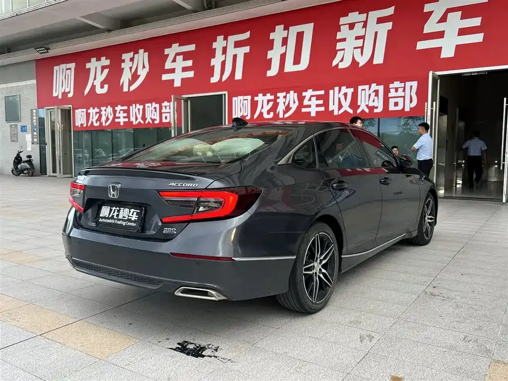 Honda Accord — фото 9