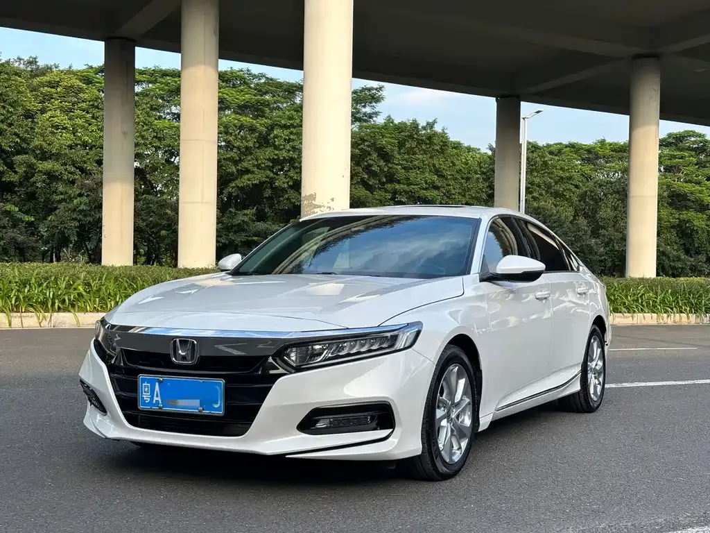 Honda Accord — фото 1