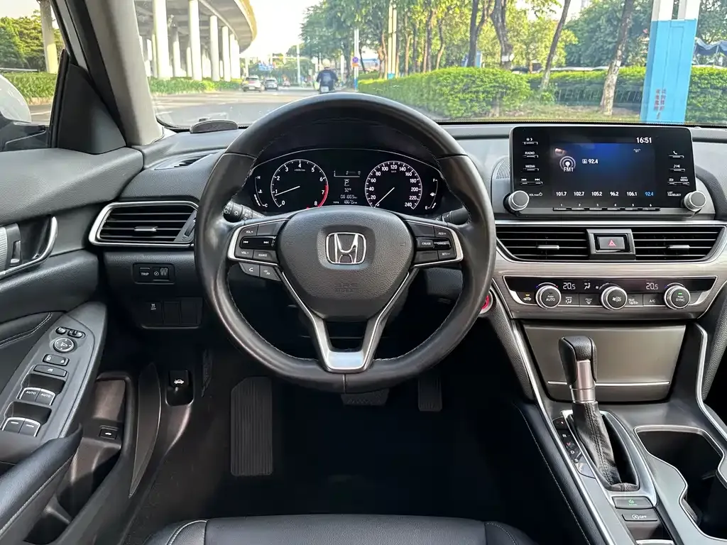 Honda Accord — фото 10