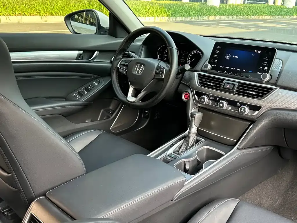 Honda Accord — фото 8