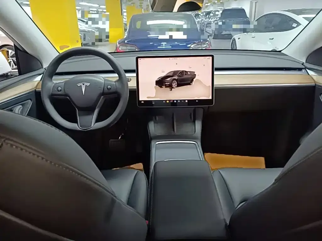 Tesla Model Y — фото 8