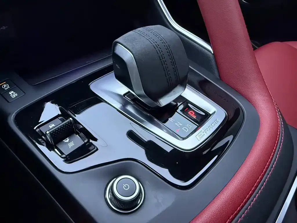 Jaguar E-PACE — фото 3