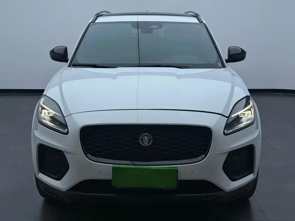 Jaguar E-PACE — фото 10