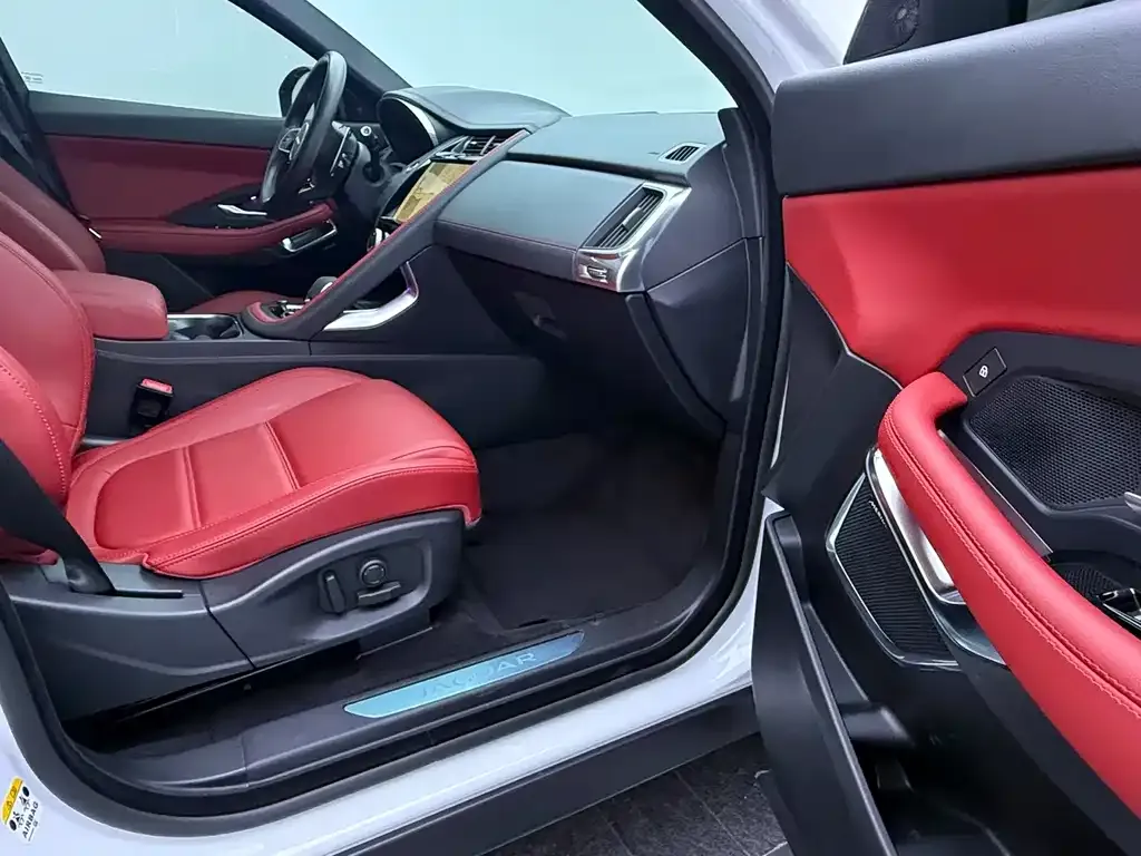 Jaguar E-PACE — фото 4