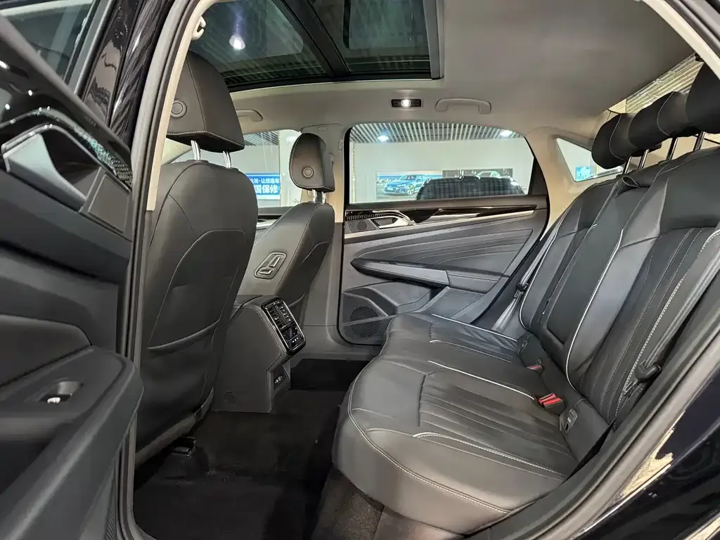 Volkswagen Passat — фото 5