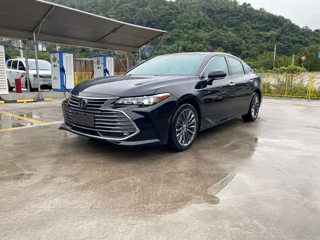 Toyota Avalon — фото 1