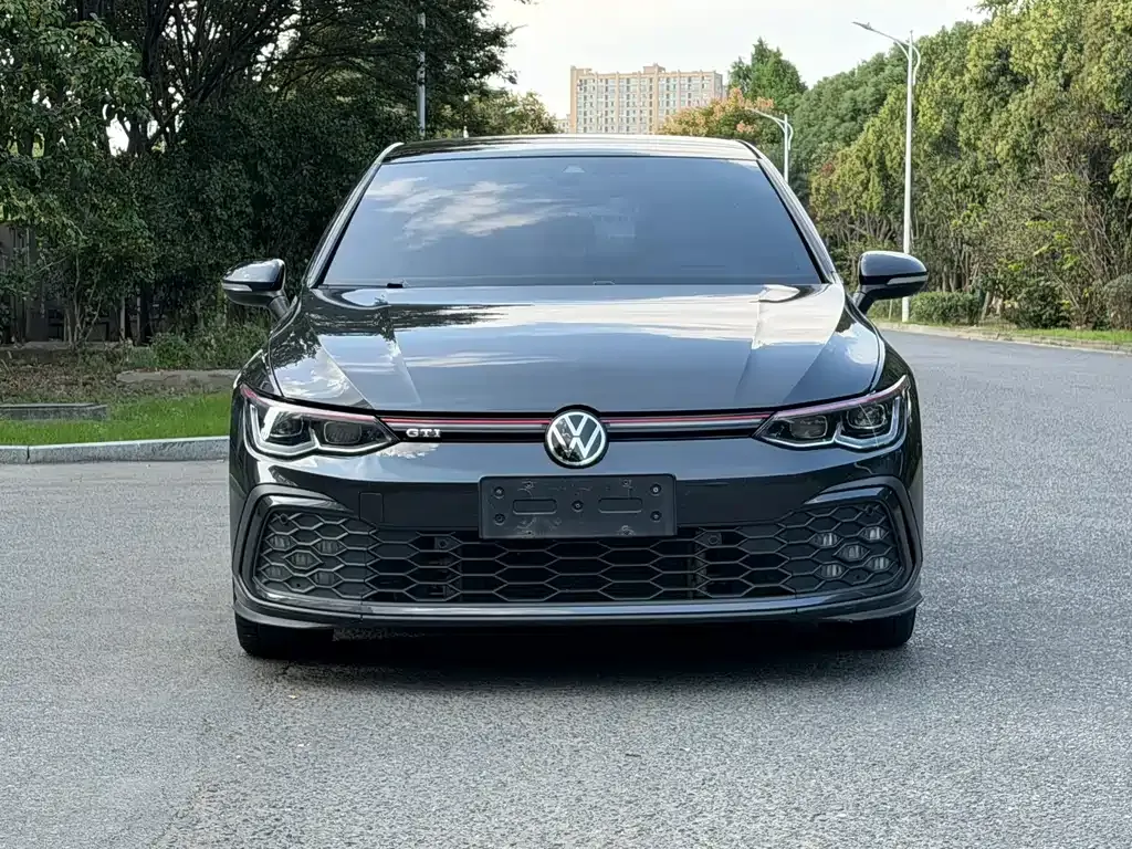 Volkswagen Golf GTI — фото 1