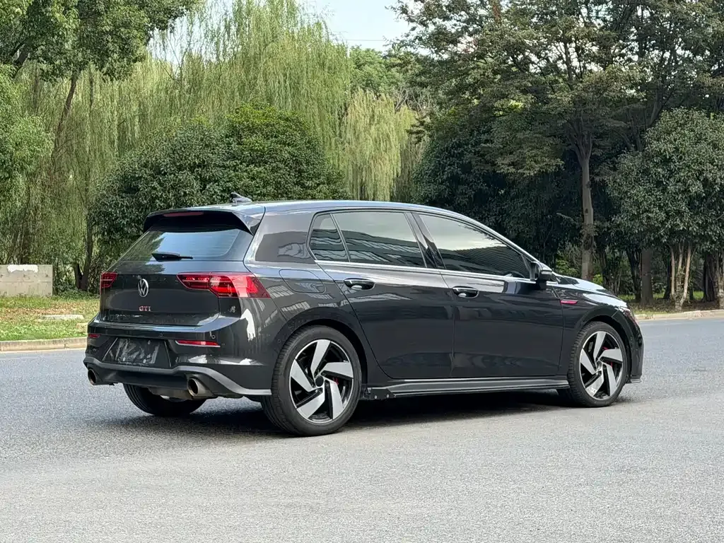 Volkswagen Golf GTI — фото 9