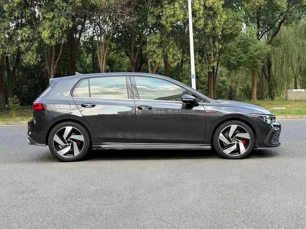 Volkswagen Golf GTI — фото 10