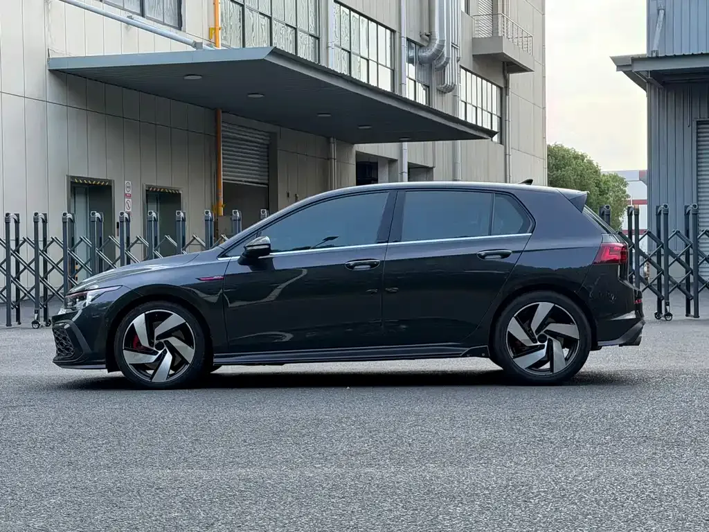 Volkswagen Golf GTI — фото 7