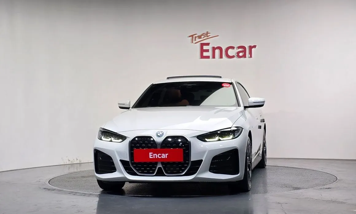 BMW i4 — фото 4