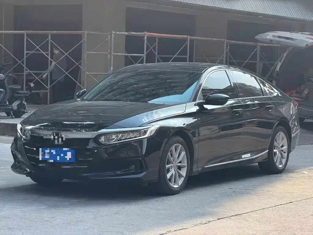 Honda Accord — фото 1