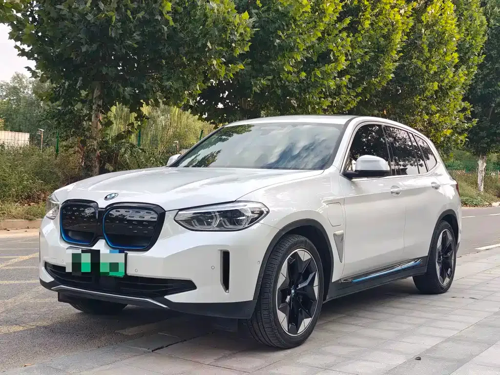 BMW iX3 — фото 1