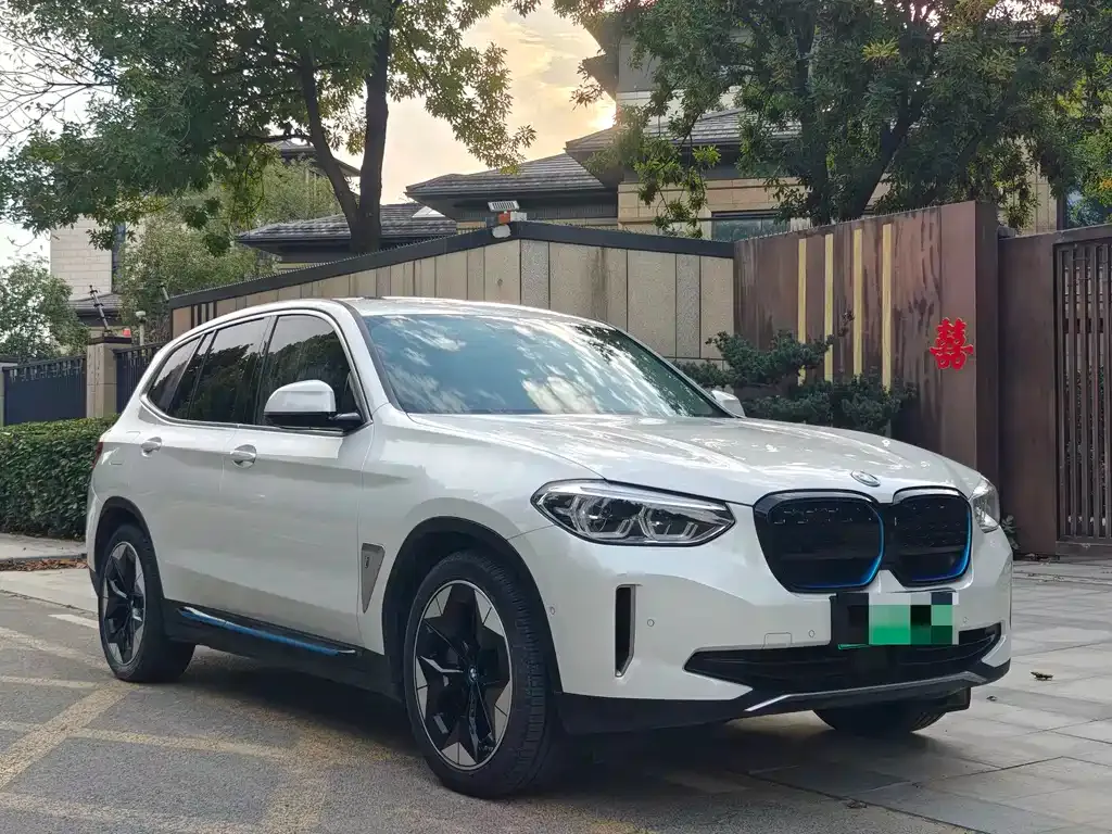 BMW iX3 — фото 9