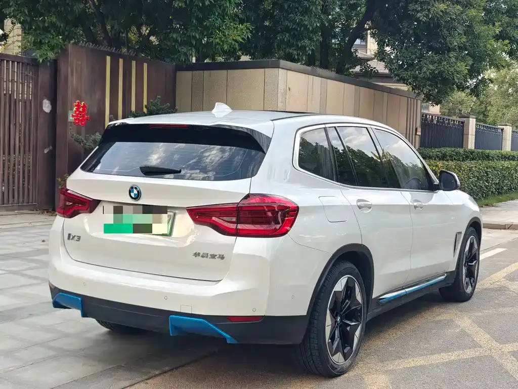 BMW iX3 — фото 6