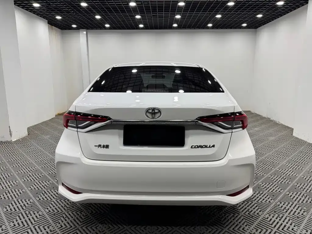 Toyota Corolla — фото 6