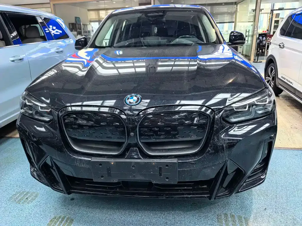 BMW iX3 — фото 1