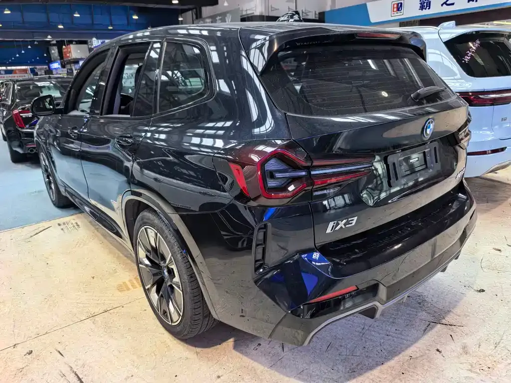 BMW iX3 — фото 2