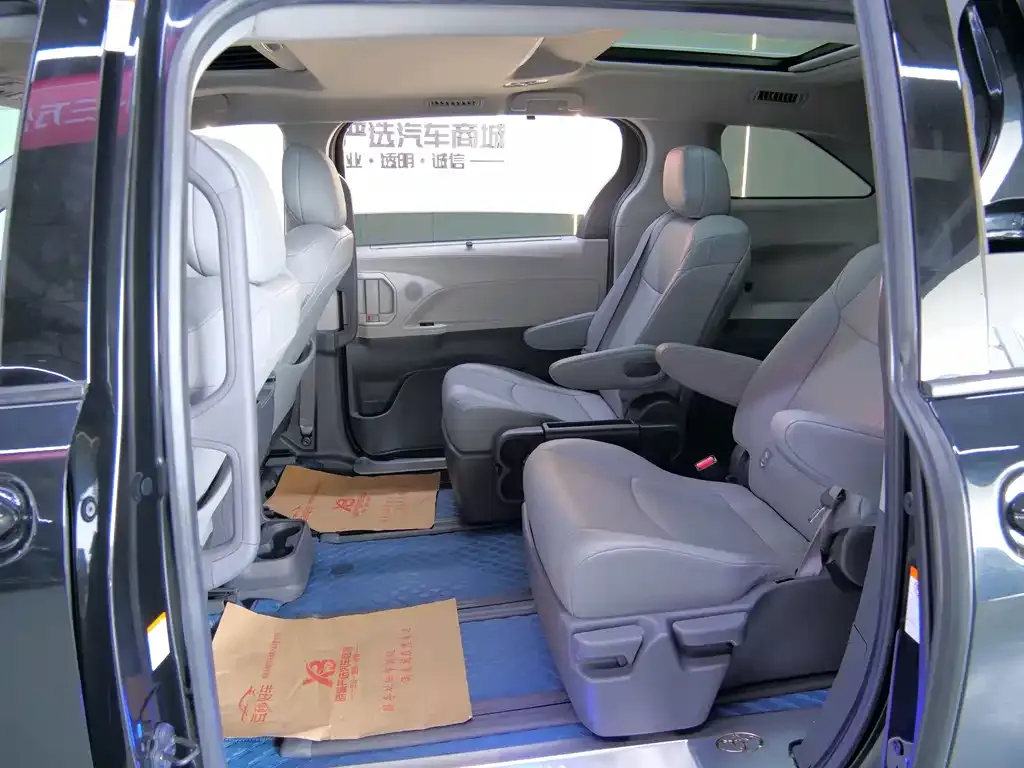 Toyota Granvia — фото 8