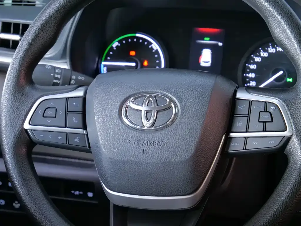 Toyota Granvia — фото 10
