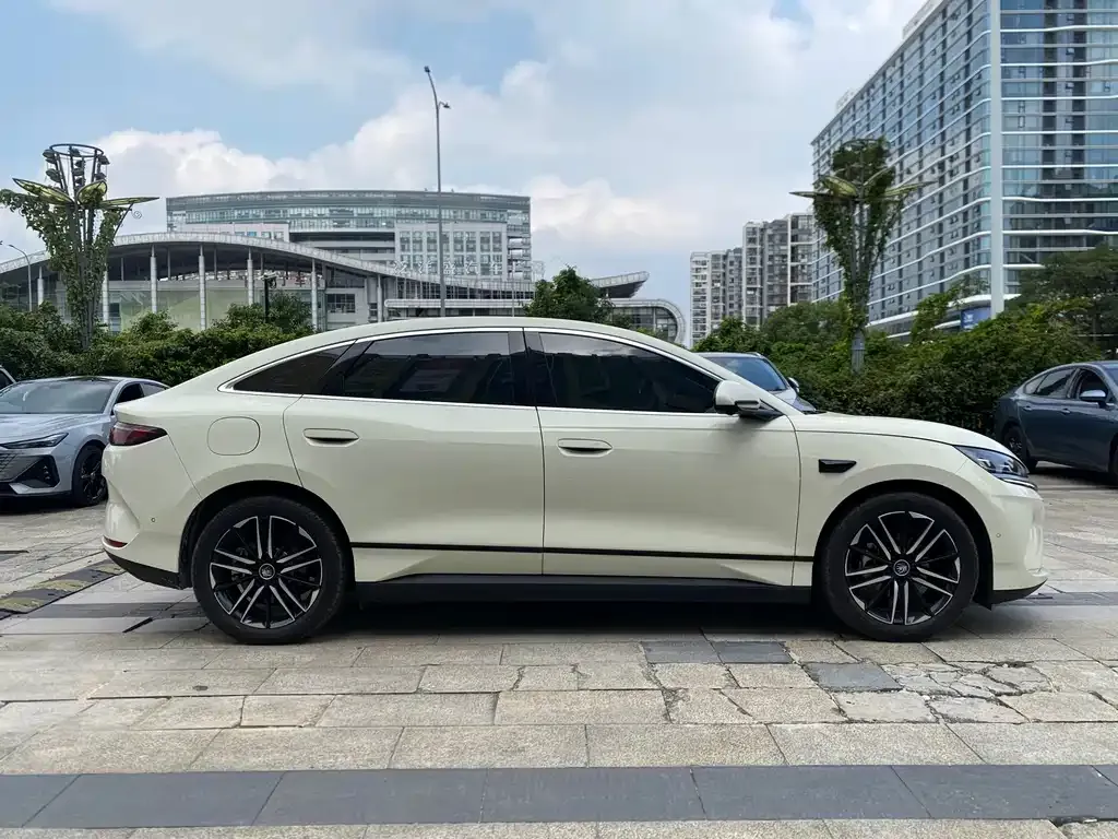 BYD Qin L — фото 4