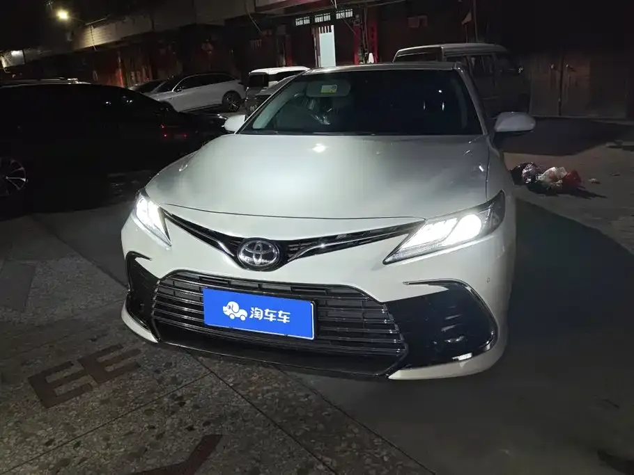 Toyota Camry — фото 3