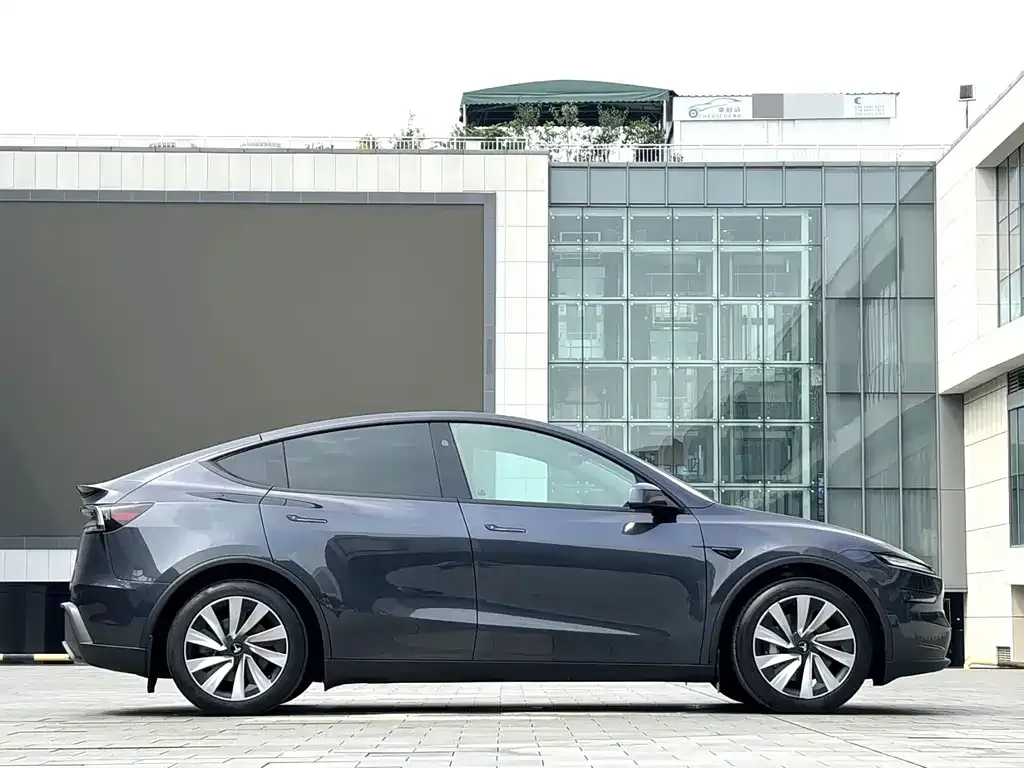 Tesla Model Y — фото 4