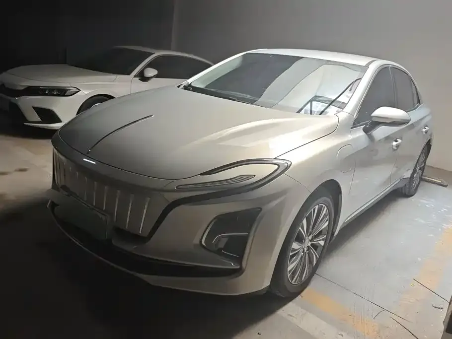Hongqi E-QM5 — фото 1