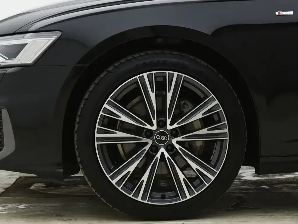 Audi A6L — фото 2