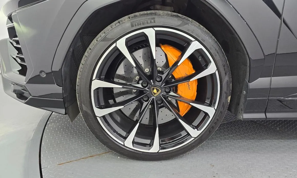 Lamborghini Urus — фото 10