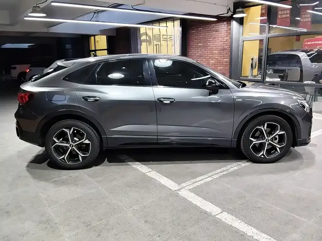 Audi Q3 Sportback — фото 9