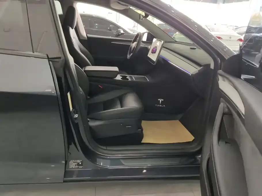 Tesla Model Y — фото 8