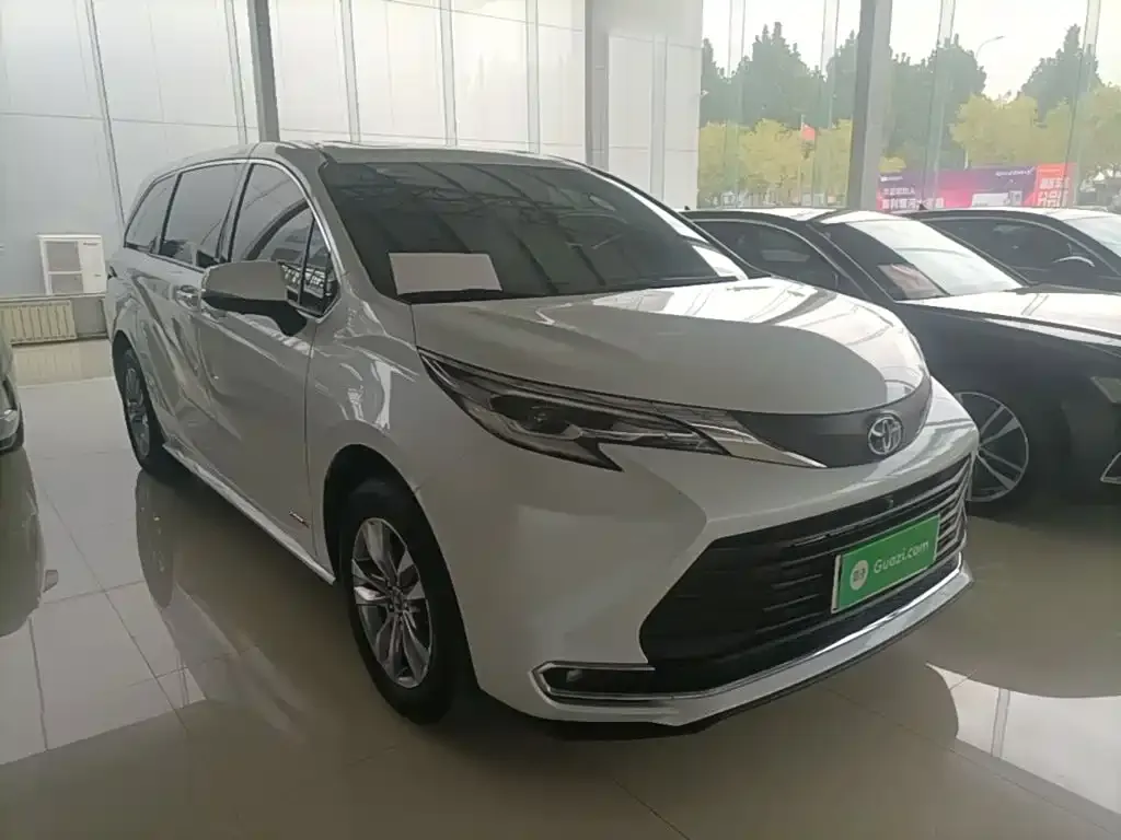 Toyota Sienna — фото 9