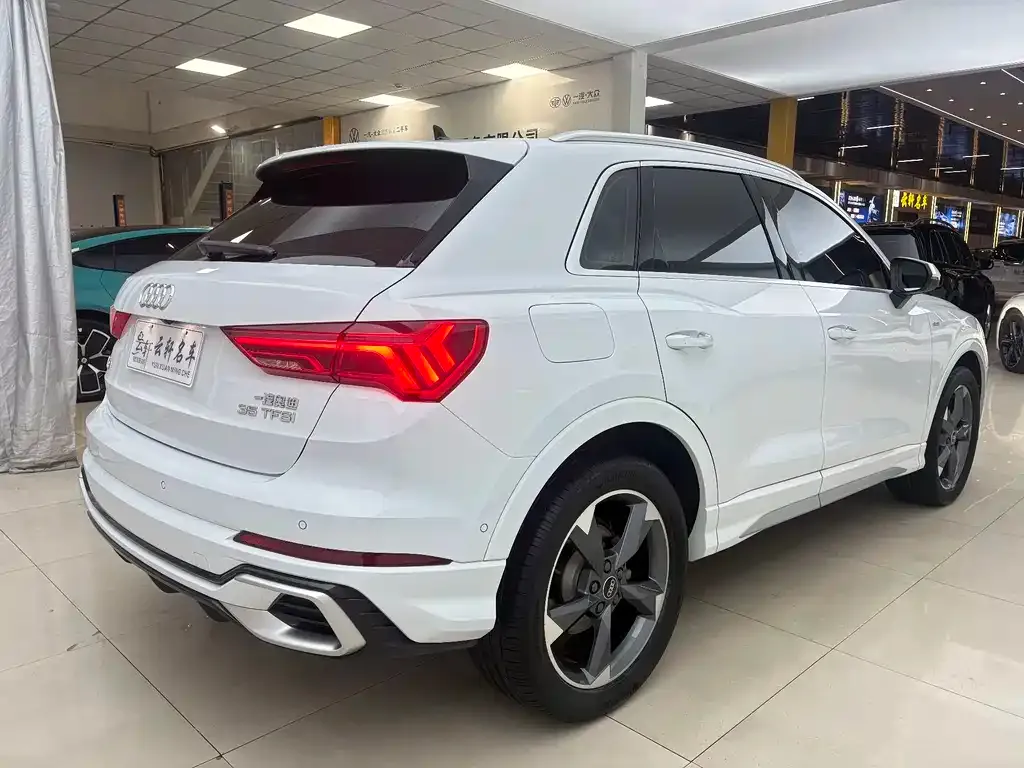 Audi Q3 — фото 10