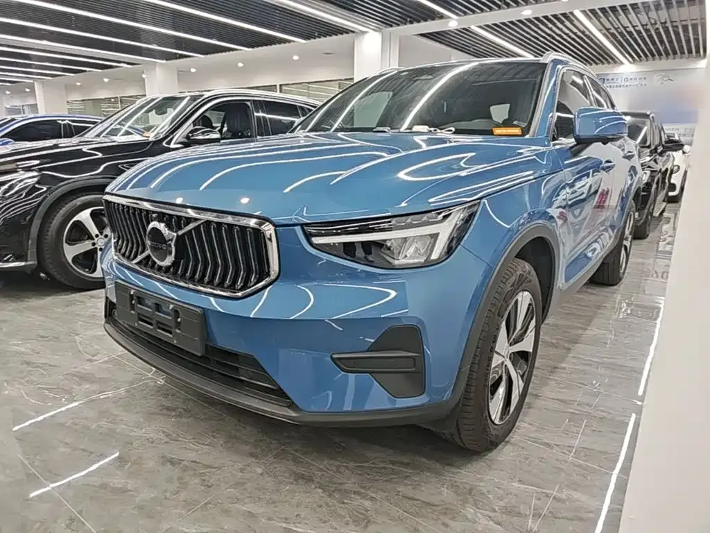 Volvo XC40 — фото 1