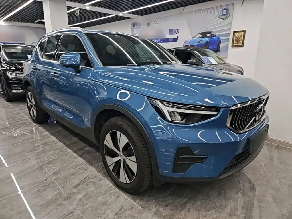 Volvo XC40 — фото 7